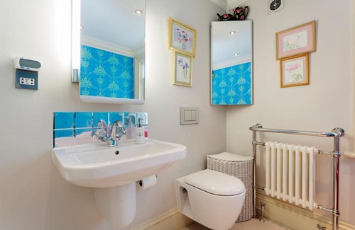 Munster House | Veeve - Kingwood Character