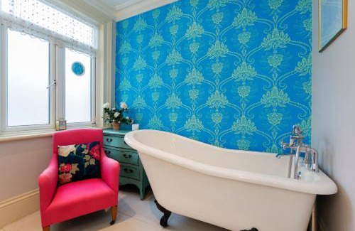 Munster House | Veeve - Kingwood Character