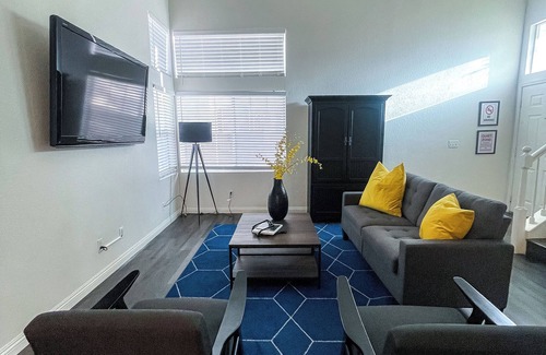 Spring Valley House | Vegas Luxury Getaway: 4BR/3BA w/King Bed, WiFi & Free Parking