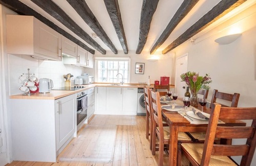 Saxmundham Apartment | Vela Art Gallery - Holiday Apartment