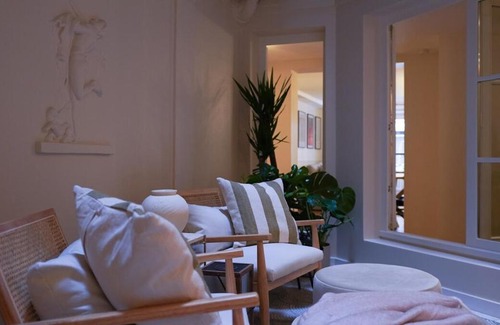 Quartier de la Place-Vendome Apartment | VENDOME Parisian elegance with a patio