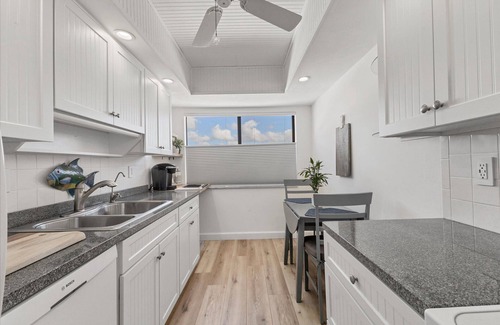 Venice Condo | Venice Beach Two Bedroom Private Condo with Community Pool, Gulf Beach Access and Water Views!