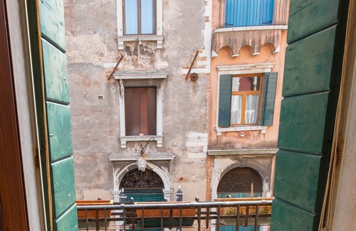 San Polo Apartment | Venice San Polo with Overlooking on Grand Canal
