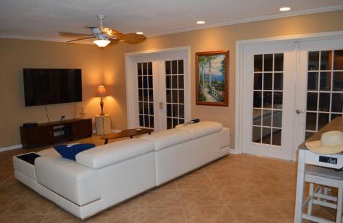 South Venice House | Venice villa with heated pool, lanai, near beach