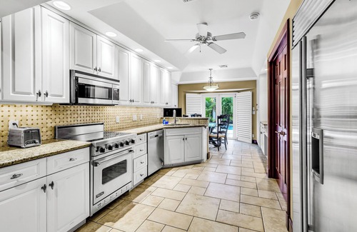 Birch Park Finger Streets House | Ventur Vintage - Beach House - Luxury Heated Pool