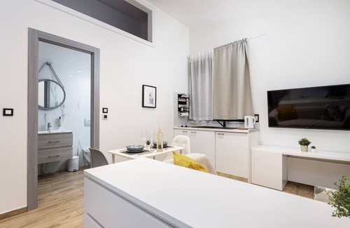 Zipari Apartment | Verdant Haven 5 Min from the Sea