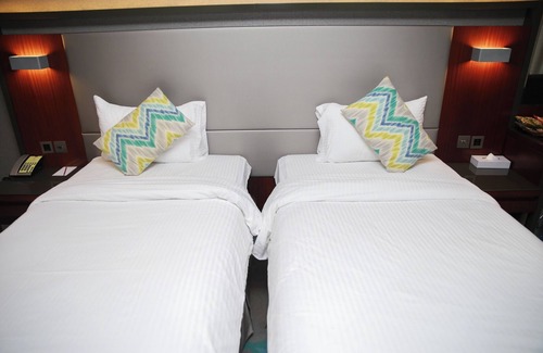 Al Muraqqabat Hotel | Versailles by Vieras