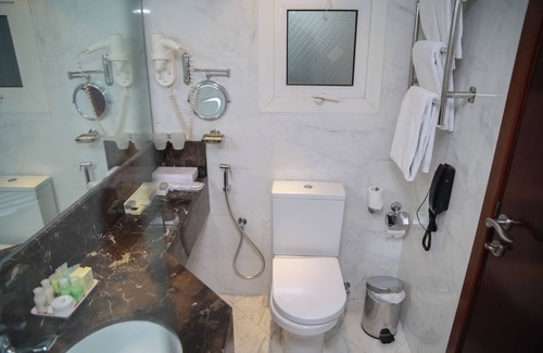 Al Muraqqabat Hotel | Versailles by Vieras