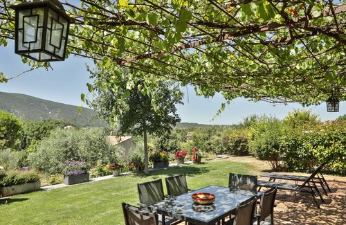 Bonnieux Apartment | Very beautiful gîte with swimming pool in the heart of the Luberon, in the village of Bonnieux