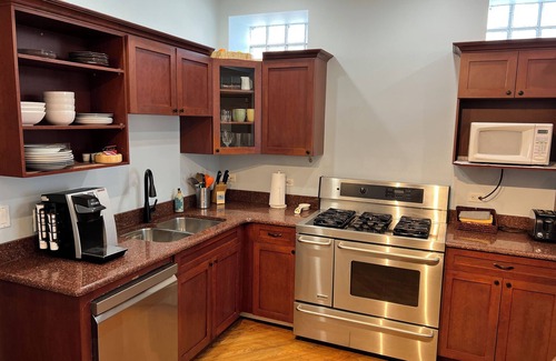 Irving Park Apartment | Very clean, cozy IRVING PARK & ELSTON FREE STREET PARKING
