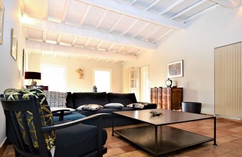 Graveson House | Very nice air-conditioned farmhouse with private pool.