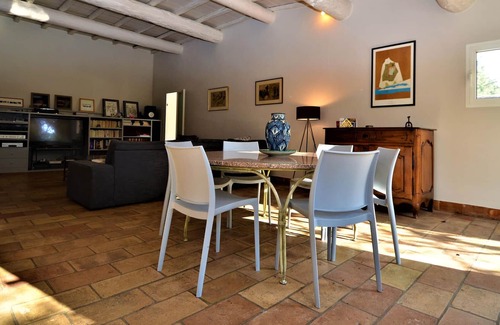 Graveson House | Very nice air-conditioned farmhouse with private pool.