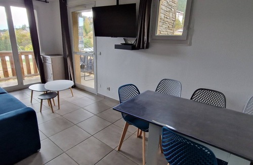 Les Angles Apartment | Very nice T3, at the foot of the slopes, village center, large corner balcony, lake view
