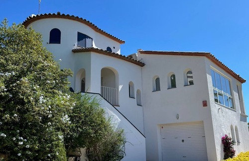 Calonge Villa | Very nice villa for 9 people, swimming pool, splendid view over Palamos bay and hills