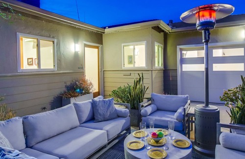 La Playa House | Very Private Wooded Area Gem: Sleeps 6 Near Bay and Beach! GYM AND OFFICE!
