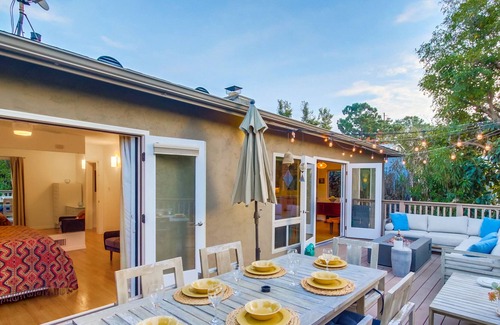 La Playa House | Very Private Wooded Area Gem: Sleeps 6 Near Bay and Beach! GYM AND OFFICE!