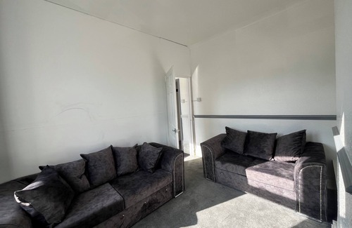 Newport Apartment | Very Simple Basic & Clean Flat Apartment Studio