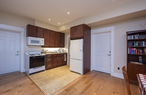North Kawartha Apartment | Very spacious and elegant, neat, executive apartment c/w hot tub and pool table.