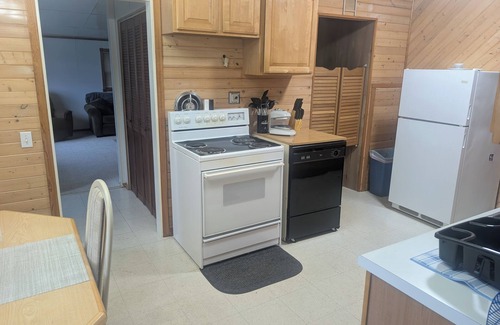 White Pine House | Very spacious, serene 4-bedroom house enough room for multiple families w/Wi-Fi