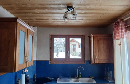 Vallouise-Pelvoux Ski Chalet | Very sunny chalet at the foot of the slopes, the Ecrins and the paragliding departure point!