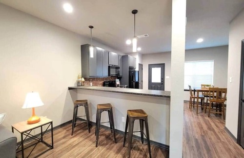 College Station House | Veteran's Park Condo #708 - 2bed/2.5bath w/pool