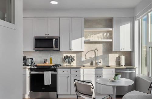 Downtown Salt Lake City Apartment | Vibrant 1BD 1BA Pool, Gym, HTub, Bowling and More