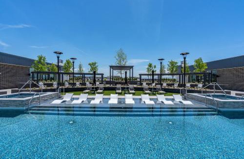 Downtown Salt Lake City Apartment | Vibrant 1BD 1BA Pool, Gym, HTub, Bowling and More