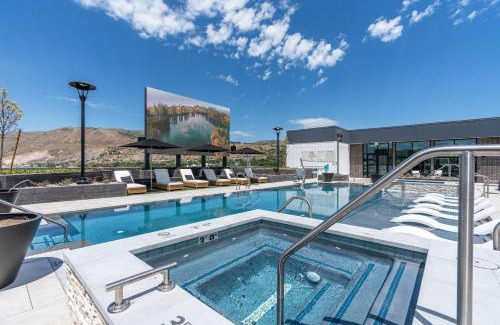 Downtown Salt Lake City Apartment | Vibrant 1BD 1BA Pool, Gym, HTub, Bowling and More