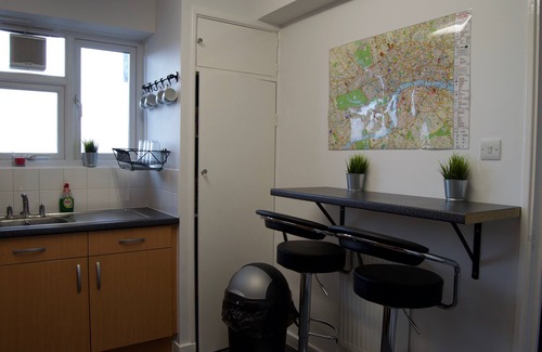 Stepney Green Apartment | Vibrant 1BD Flat in the Heart of East London