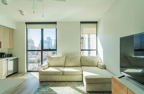 Evans Churchill Apartment | Vibrant 1BR w/Pool, Gym, Rooftop & Laundry