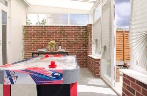 Southampton House | Vibrant 4-Bedroom House With Game Area & Garden