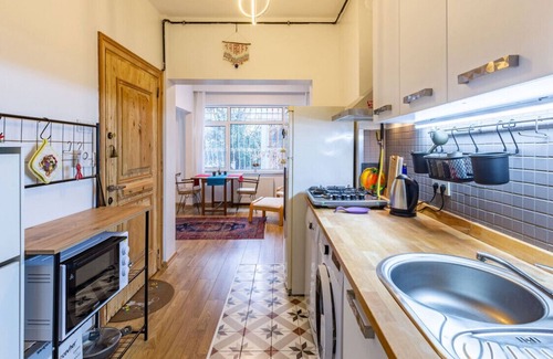 Cihangir Apartment | Vibrant Flat in Cihangir with Central Location