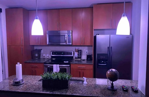 Lindbergh Apartment | Vibrant & Luxurious City Getaway