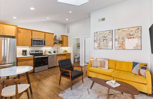 Greenwood Condo | Vibrant Multi-Condo Building - Sleeps 48 - 7 Units