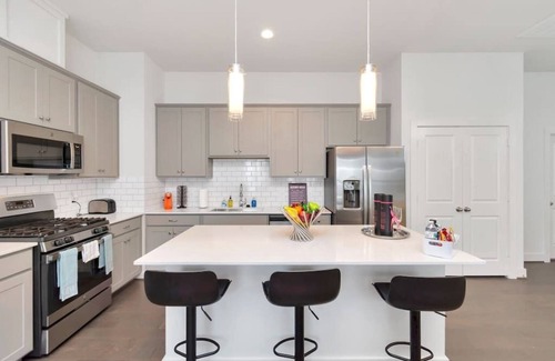 Riverside Terrace House | Vibrant ProlificSuite ft Uniquely Designed Rooms 💫