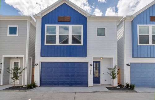 Riverside Terrace House | Vibrant ProlificSuite ft Uniquely Designed Rooms 💫