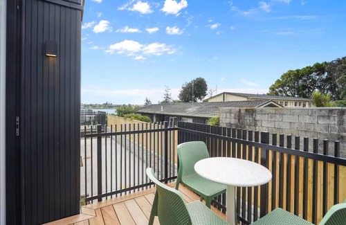 Tauranga House | Vibrant Tauranga 2 Bed 2 Bath
