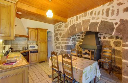 Vic-sur-Cere House | Vic-sur-Cère Family Nest