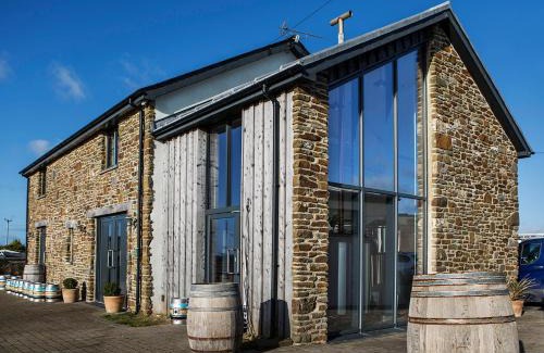 Roch Hotel | Victoria Inn Brewhouse B&B