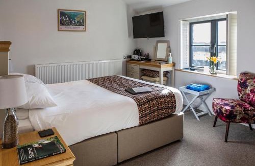 Roch Hotel | Victoria Inn Brewhouse B&B