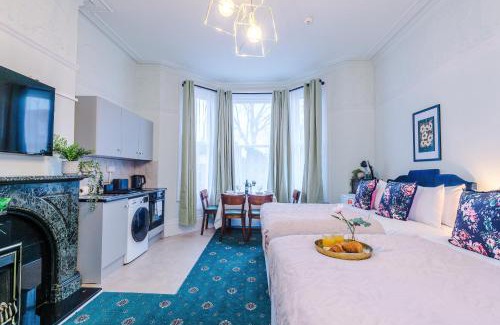 Leamington Spa Apartment | Victoria Park Studio 1 - Self Contained, FREE Netflix, Amazon Prime & Disneyplus
