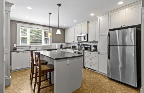 Waterford Valley House | Victorian 4br 25ba 2parking Near Parks & Dt