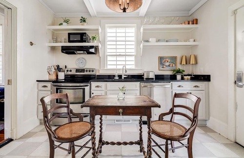 Historic Downtown Savannah House | Victorian Cottage Near Forsyth Park