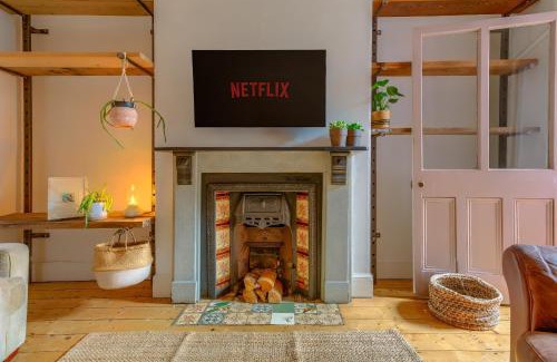 Horfield House | Victorian house with garden near Cafes