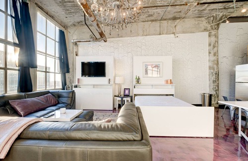 West Main Historic District Condo | ★ Victorian Louisville ★ 1000 sqft Glassworks Loft