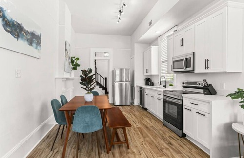 Tulane - Gravier House | Victorian Shotgun | Near French Quarter + CBD!