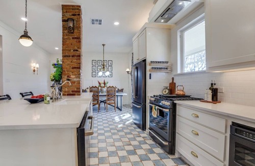 Rockwall House | Victorian-Style Getaway in Downtown Rockwall