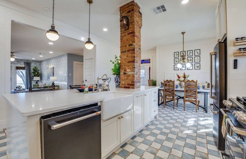 Rockwall House | Victorian-Style Getaway in Downtown Rockwall