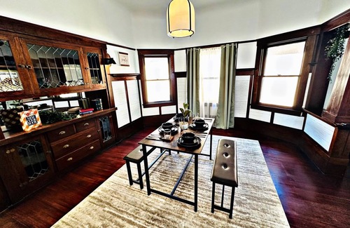 Downtown Sacramento House | Victorian Vibes - Downtown Delight