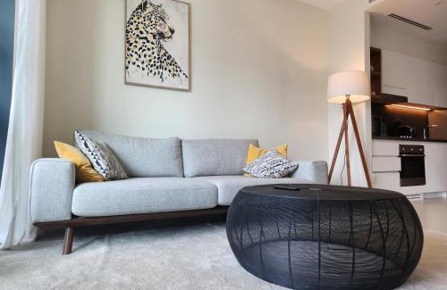 Dubai Marina Apartment | Vida Dubai Marina & Yachtclub - Marina Sea View, 1BR hotel facilities